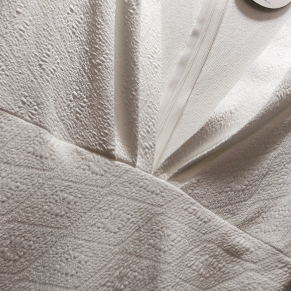 WHITE PLUNGE LONG SLEEVE DRESS - Picture 2 of 4